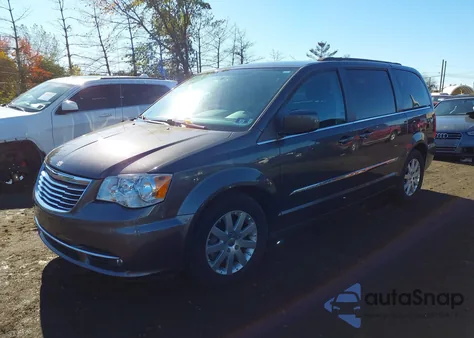 2016 Chrysler Town & Country Touring z USA, uszkodzony, nr VIN 2C4RC1BG7GR252813